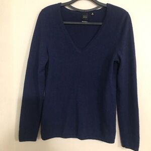 Black  Saks fifth Avenue size medium 100% cashmere long sleeve V-neck blue
